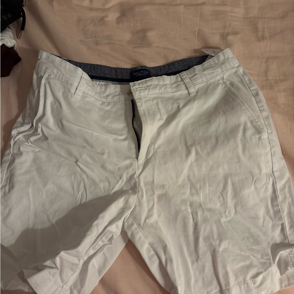 Nautica Men's Cream Flat Front Shorts